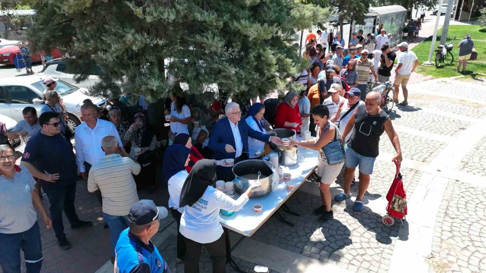 BURHANİYE BELEDİYESİ'NİN HER YIL GELENEKSEL OLARAK MUHARREM AYI'NDA DÜZENLEDİĞİ AŞURE