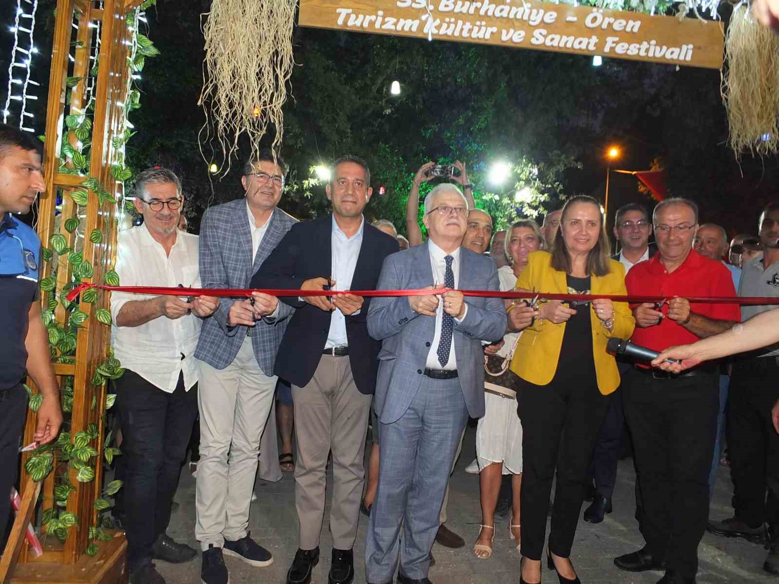 BURHANİYE İLÇESİNDE, 33. TURİZM KÜLTÜR VE SANAT FESTİVALİ TÖRENLE BAŞLADI