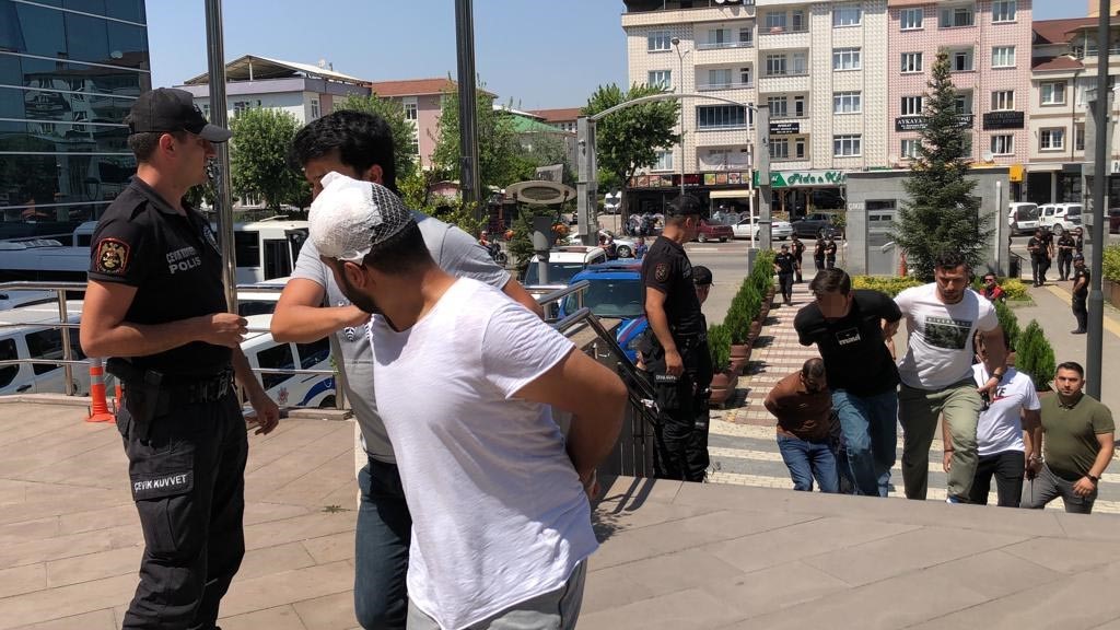 BURSA'NIN İNEGÖL İLÇESİNDE KOMŞULAR ARASINDA GÜRÜLTÜ YÜZÜNDEN ÇIKAN VE 1