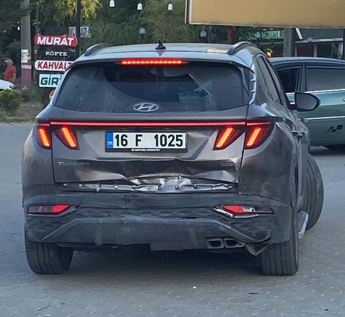 BURSA'NIN İNEGÖL İLÇESİNDE MEYDANA GELEN KAZADA 2 OTOMOBİL ÇARPIŞTI; 5