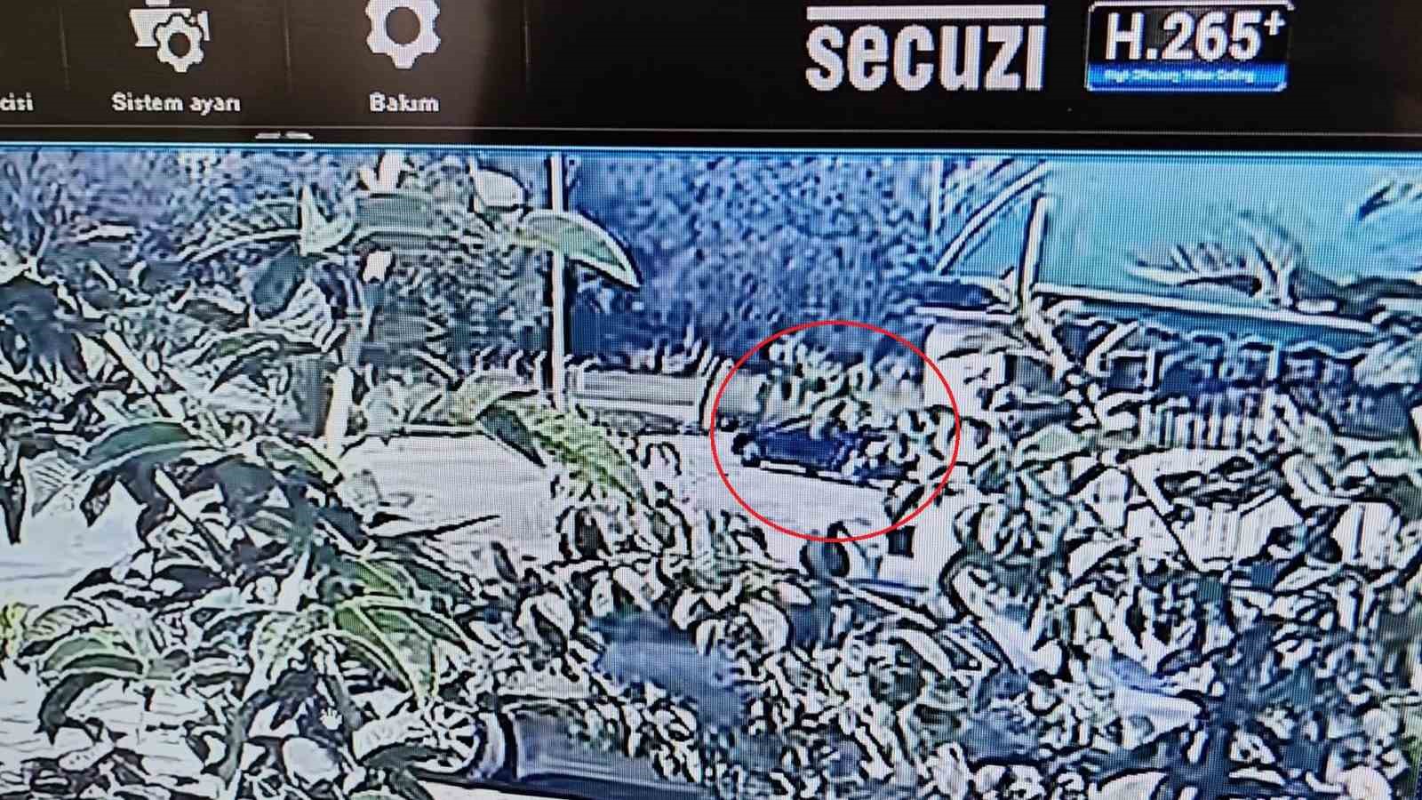 BURSA'NIN İNEGÖL İLÇESİNDE KONTROLDEN ÇIKAN OTOMOBİLİN TAKLA ATTIĞI ANLAR GÜVENLİK