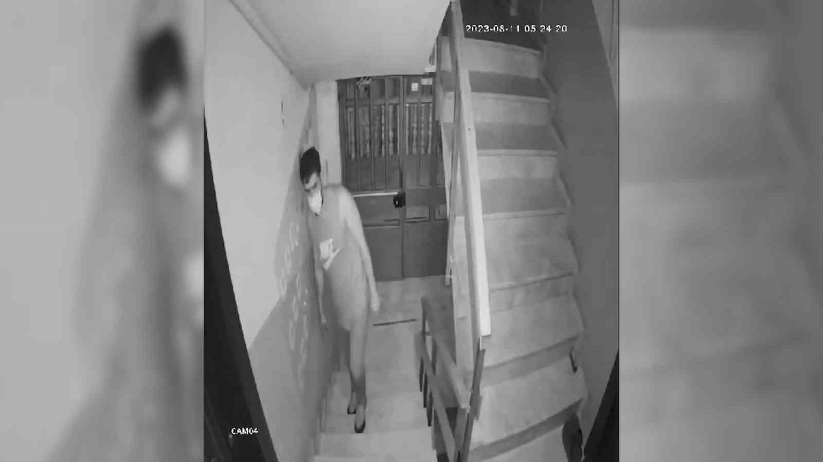 BURSA’NIN KESTEL İLÇESİNDE BİR APARTMANA GİREN HIRSIZ, KAPI ÖNÜNDE DURAN