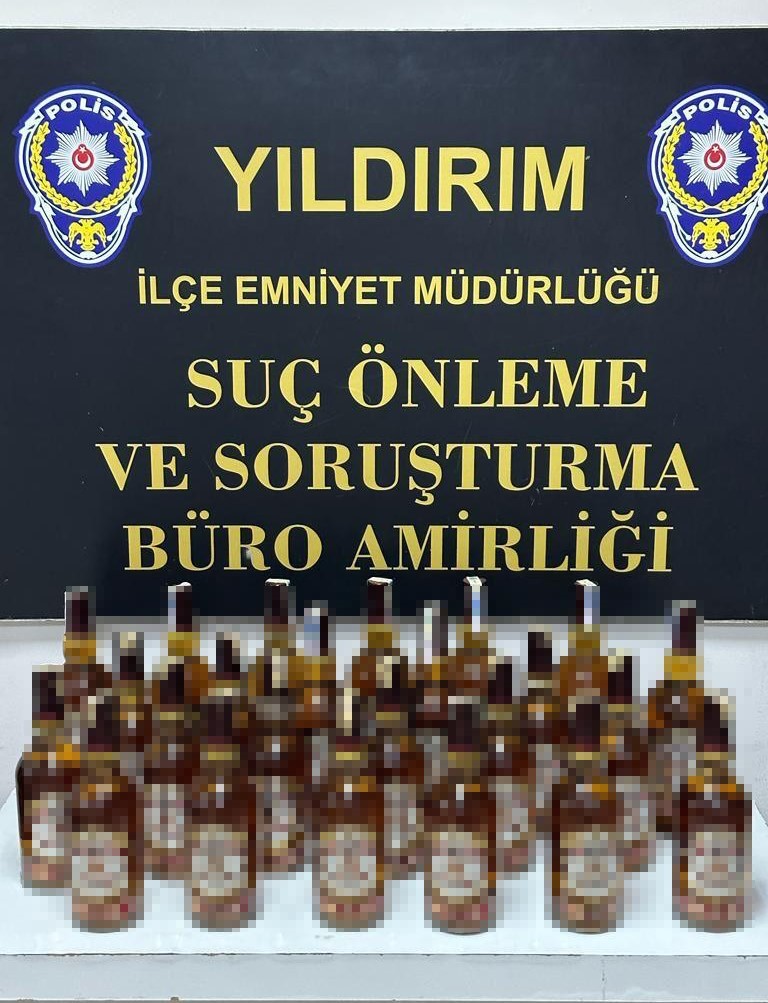 ARAMALARDA 24 ADET SAHTE BANDROLLÜ KAÇAK İÇKİ ELE GEÇİRİLDİ.