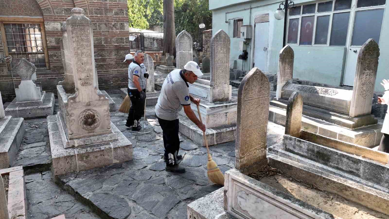 BURSA BÜYÜKŞEHİR BELEDİYESİ, KENTİN DÖRT BİR YANINDA BULUNAN TÜRBE VE