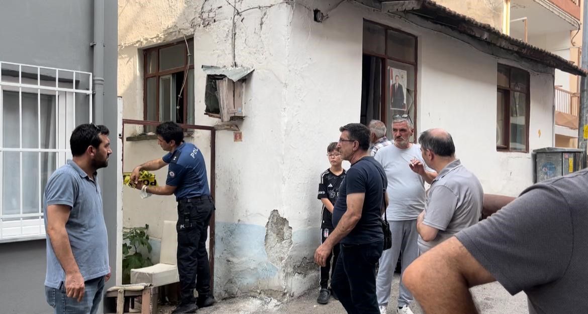 BURSA’DA EVDE TEK YAŞAYAN ADAM EVİNDE ÖLÜ BULUNDU. OLAYLA İLGİLİ