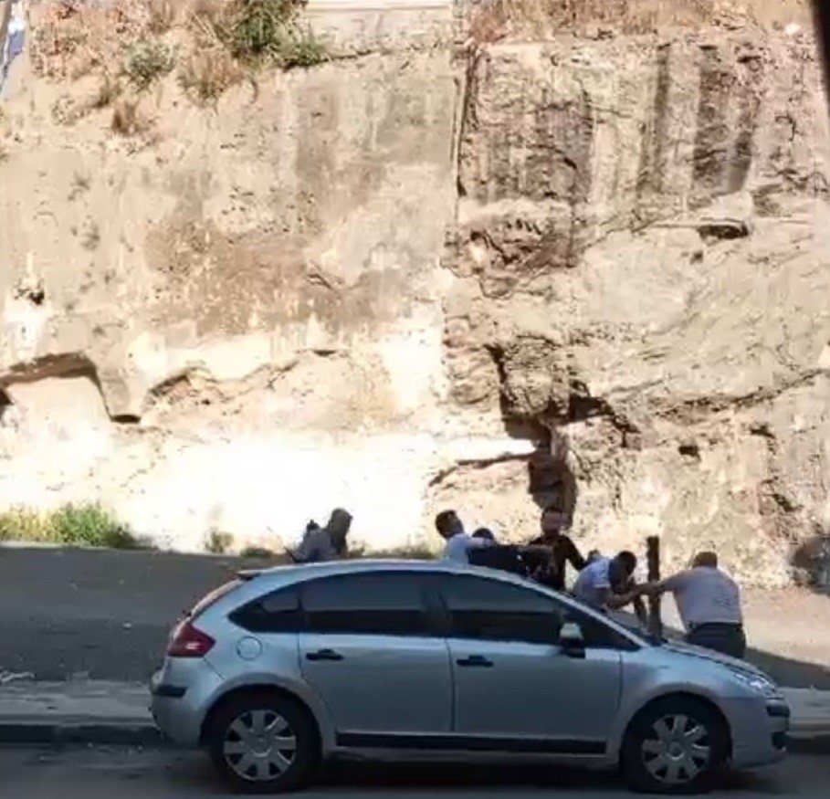 BURSA’DA PARK KAVGASI NEDENİYLE İKİ GRUP ARASINDA ÇIKAN SİLAHLI KAVGA