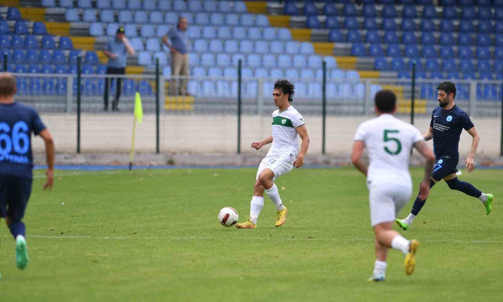 BURSASPOR, ANTRENMAN MAÇINDA BELEDİYE KÜTAHYASPOR'A 4-3 YENİLDİ.