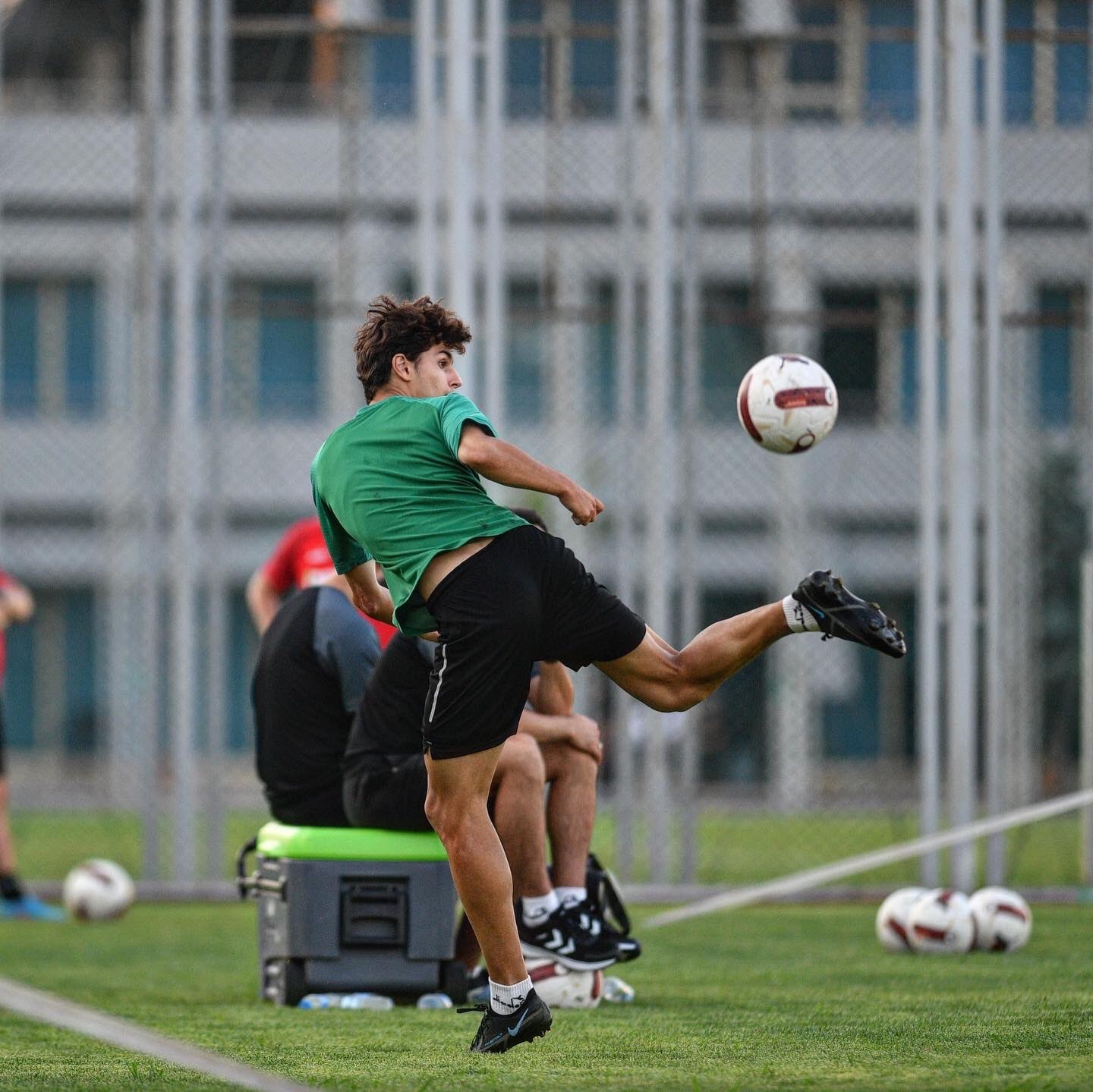 BURSASPORLU FUTBOLCULAR BU AKŞAM YAPILAN İDMANDA ŞIK HAREKETLERE İMZA ATTI.