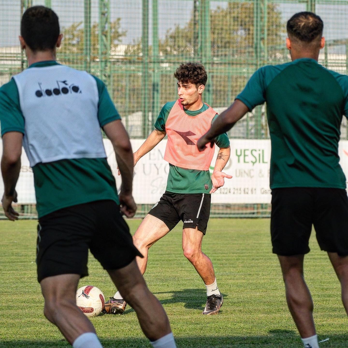 BURSASPOR SON ANTRENMANINI MİNARELİÇAVUŞ TESİSLERİ’NDE YAPTI. TAKTİK AĞIRLIKLI YAPILAN İDMANDA