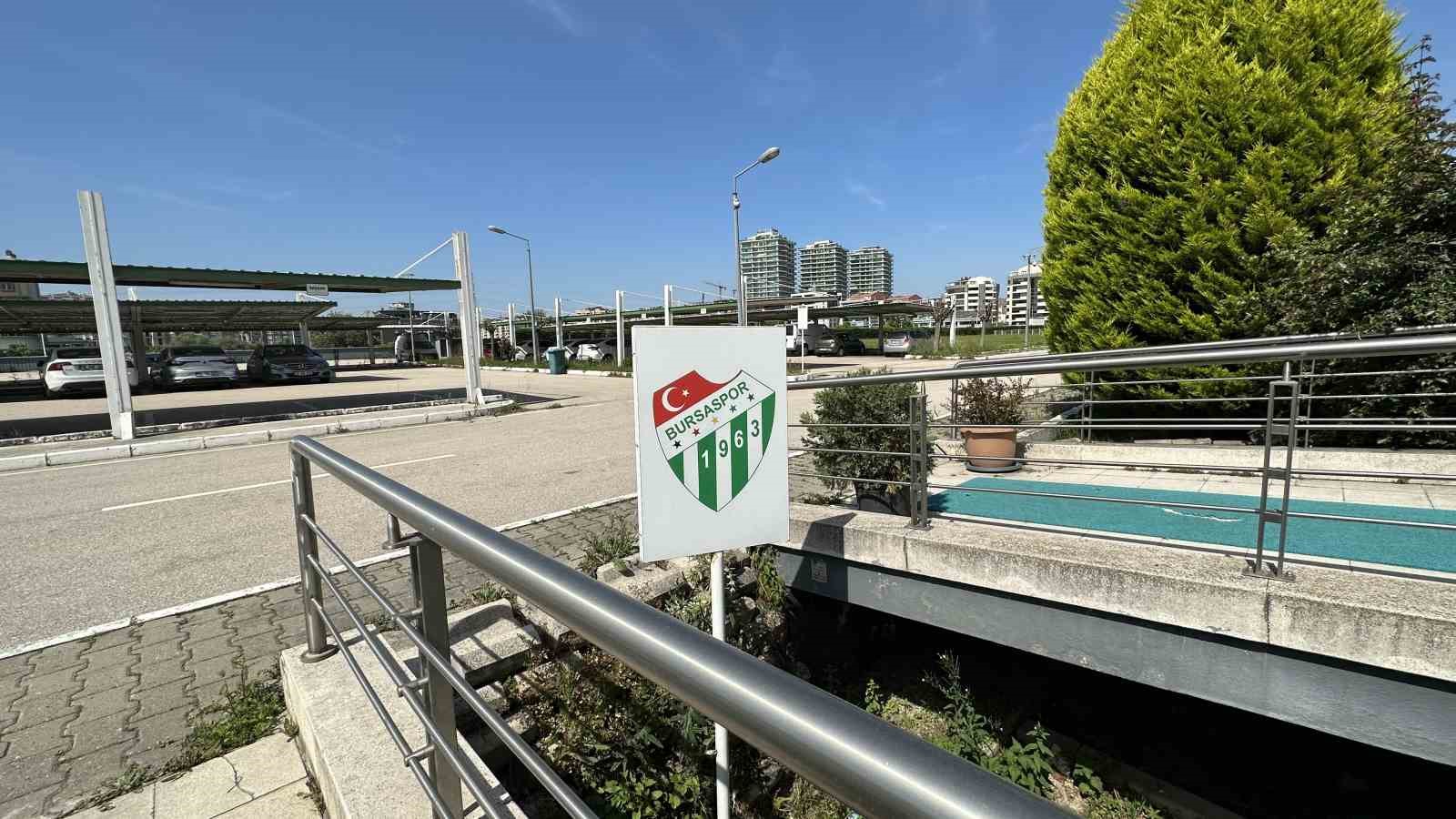 BURSASPOR KULÜBÜ'NDEN BORÇLARLA İLGİLİ AÇIKLAMA YAYIMLANDI.