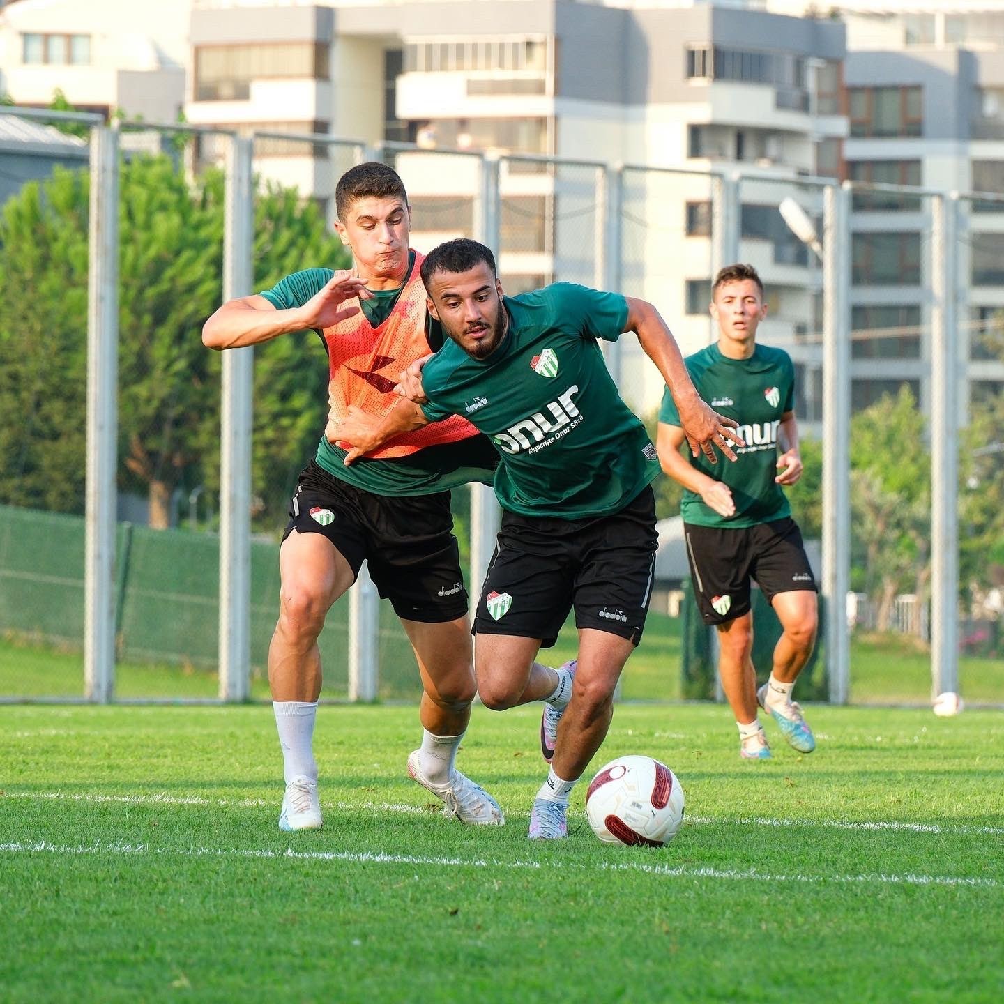 BURSASPOR ANTRENMANLARINA DEVAM EDİYOR.