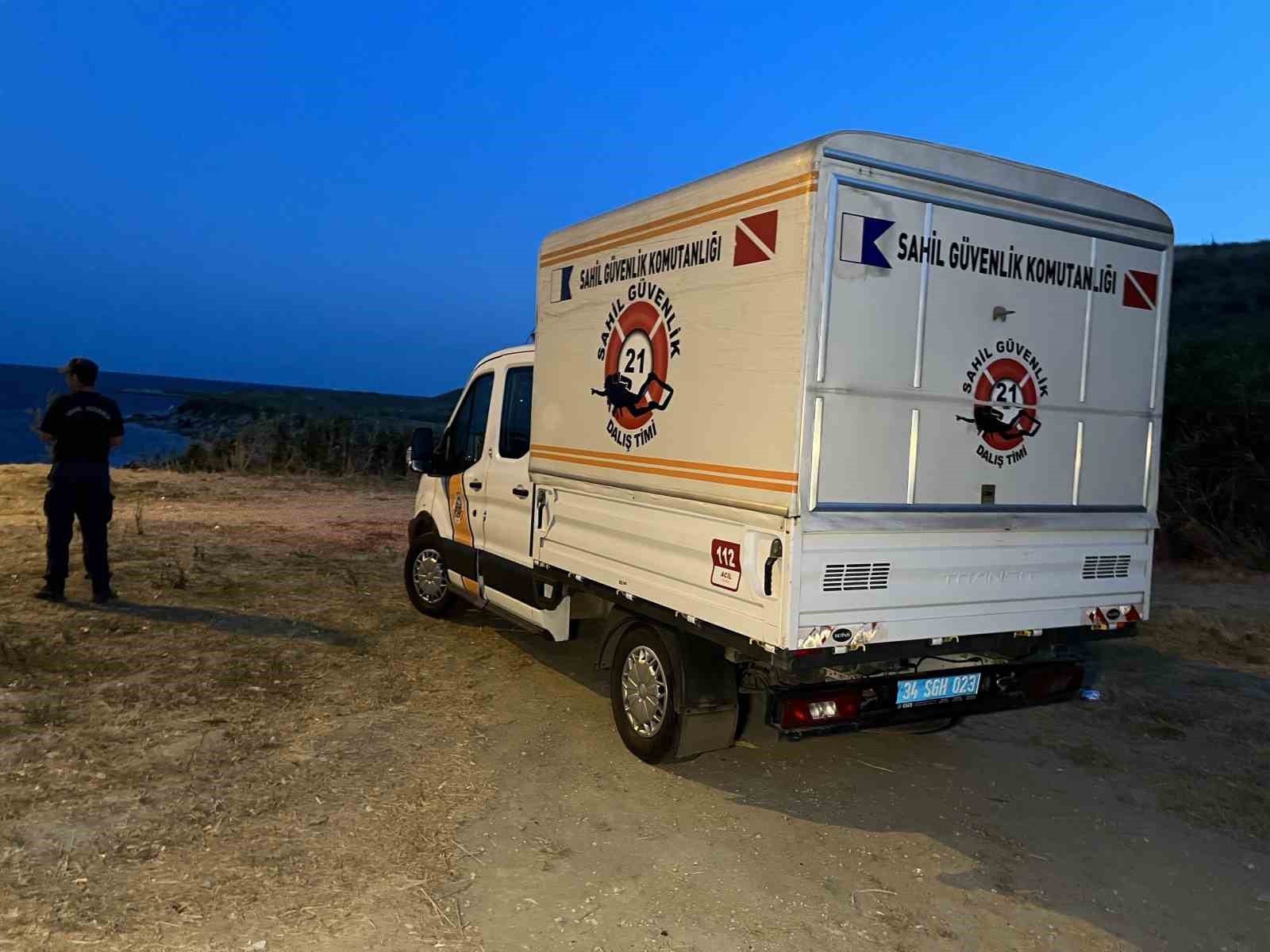 BÜYÜKÇEKMECE’DE KIZLARI İLE AÇILDIKLARI TEKNEDEN DEMİR ATMADAN ATLAYIP YÜZMEYE ÇALIŞAN