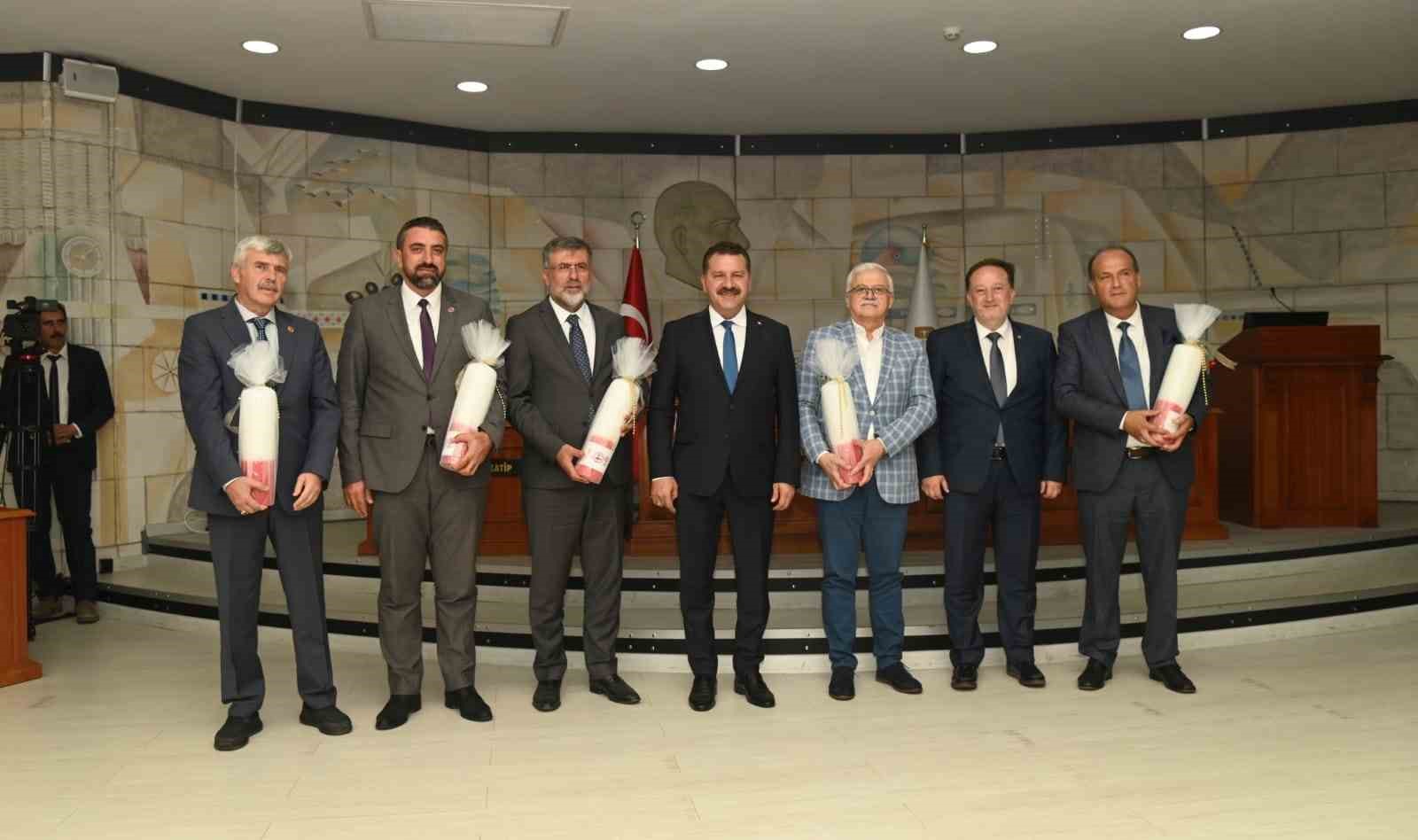 BÜYÜKŞEHİR MECLİS ÜYELERİ KURTDERELİ GÜREŞLERİNE DAVET EDİLDİ