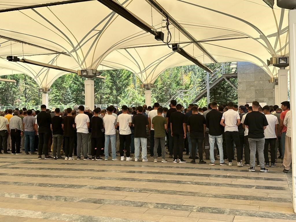 ANKARA’DA ÇAKMAK GAZI KOKLADIĞI İÇİN ZEHİRLENDİĞİ İDDİA EDİLEN 13 YAŞINDAKİ