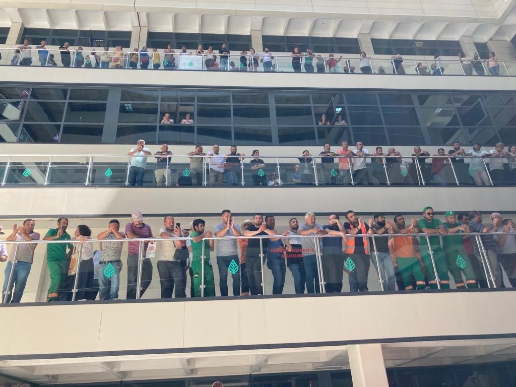 ÇANKAYA BELEDİYESİ ÇALIŞANLARI, MAAŞLARININ GEÇ YATIRILDIĞI VE YETERSİZ OLDUĞU GEREKÇESİYLE