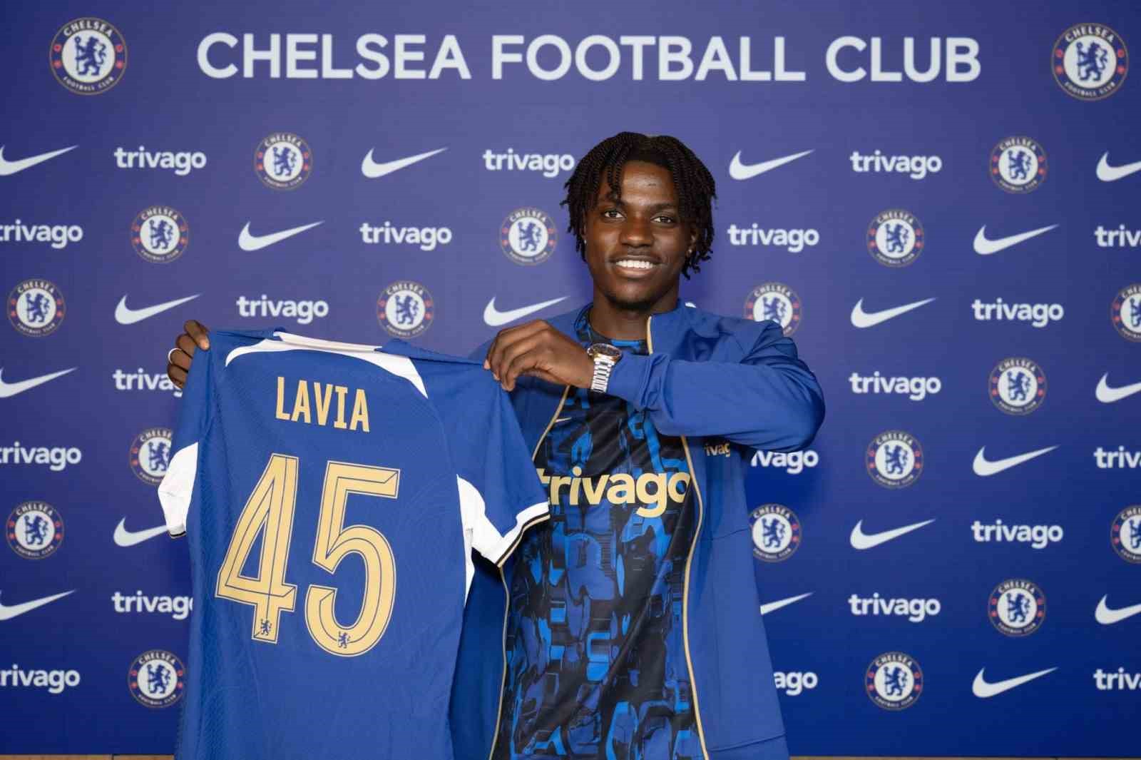 CHELSEA, 19 YAŞINDAKİ BELÇİKALI GENÇ ORTA SAHA OYUNCUSU ROMEO LAVİA’YI