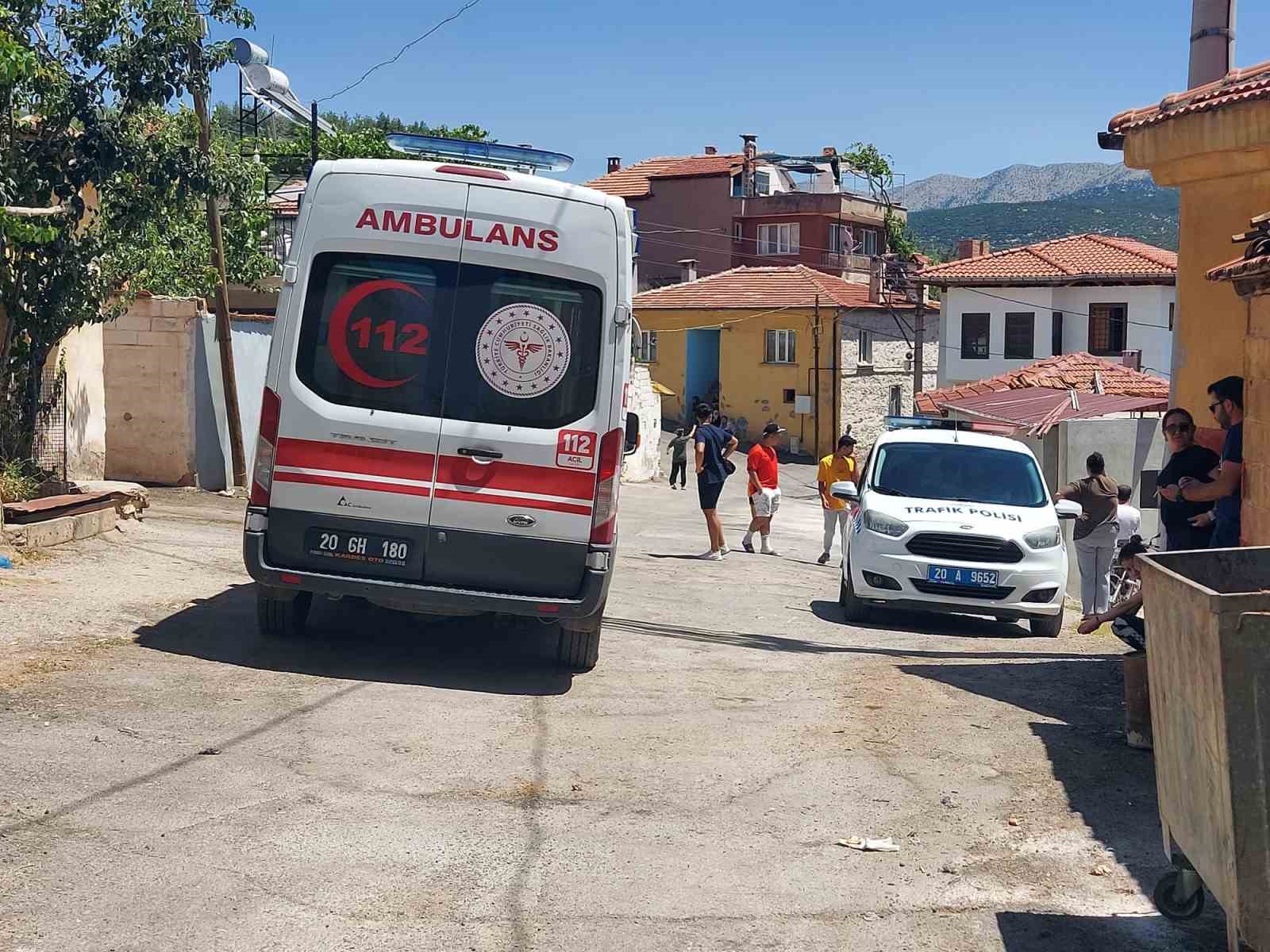Cinnet getiren şahıs eşi ve 4 yaşındaki üvey oğlunu öldürdü OLAY, TAVAS İLÇESİNE BAĞLI YAKA MAHALLESİ’NDE MEYDANA GELDİ