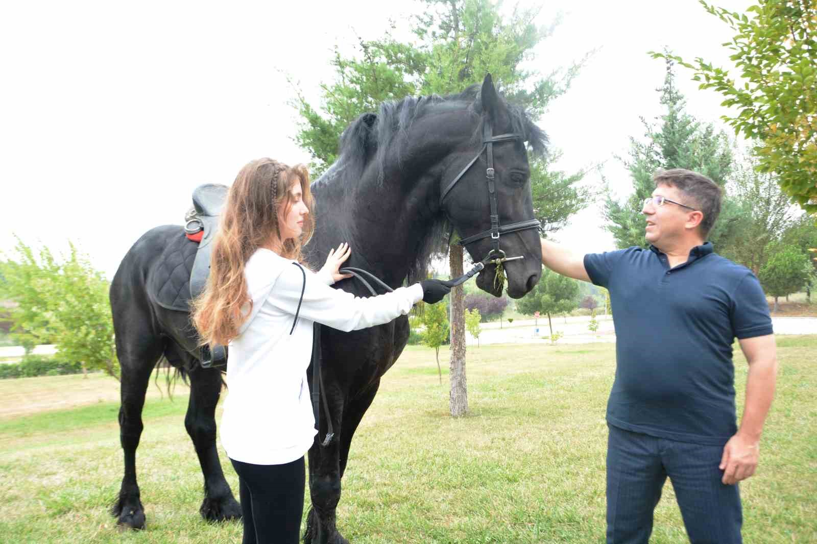 BALIKESİR ÜNİVERSİTESİ VETERİNERLİK FAKÜLTESİ, İSTANBUL'DAN GELEN 8 CİNS ATA EV