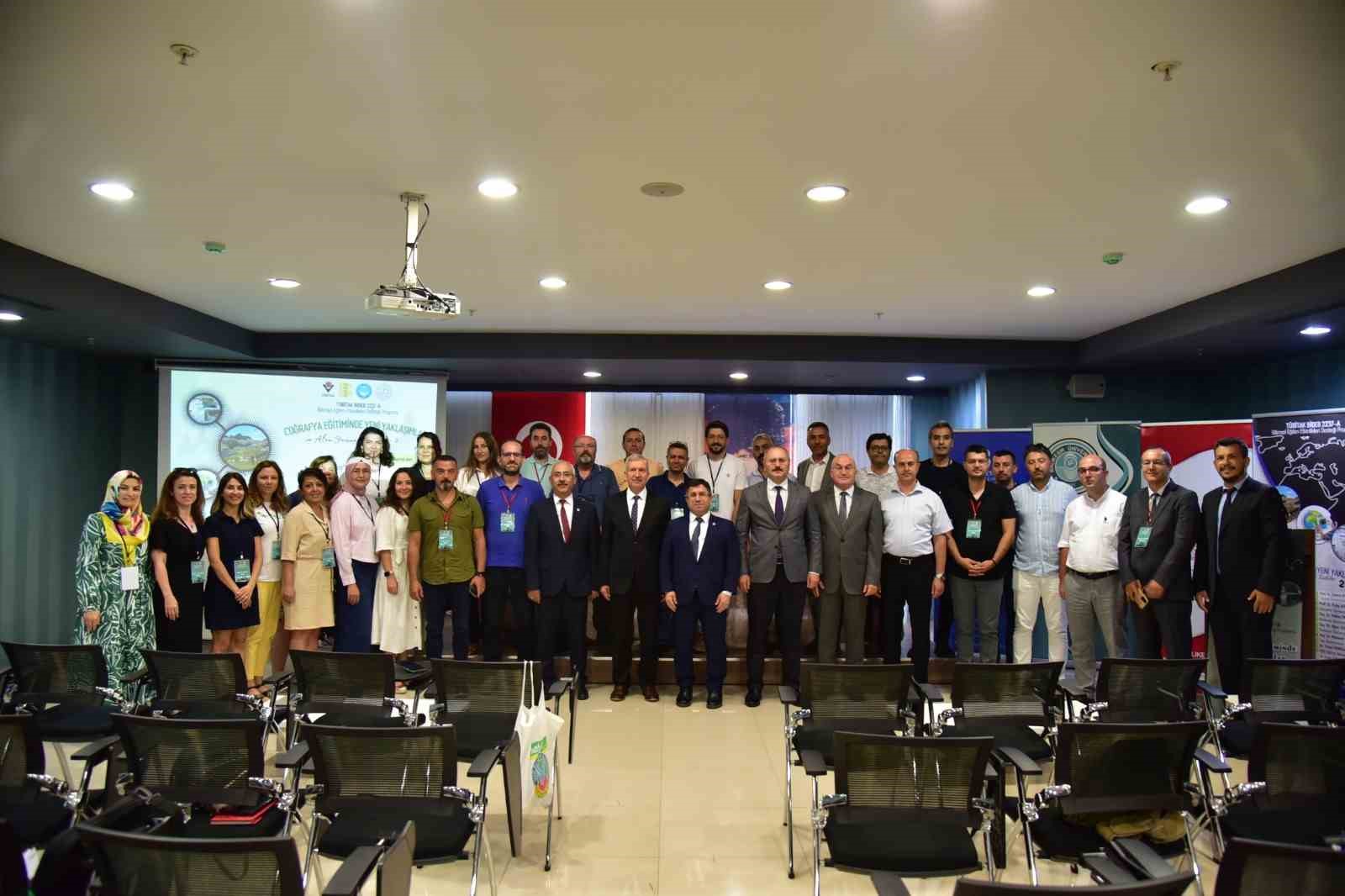 COĞRAFYA EĞİTİMİNDE YENİ YAKLAŞIMLAR KURSU BAŞLADI