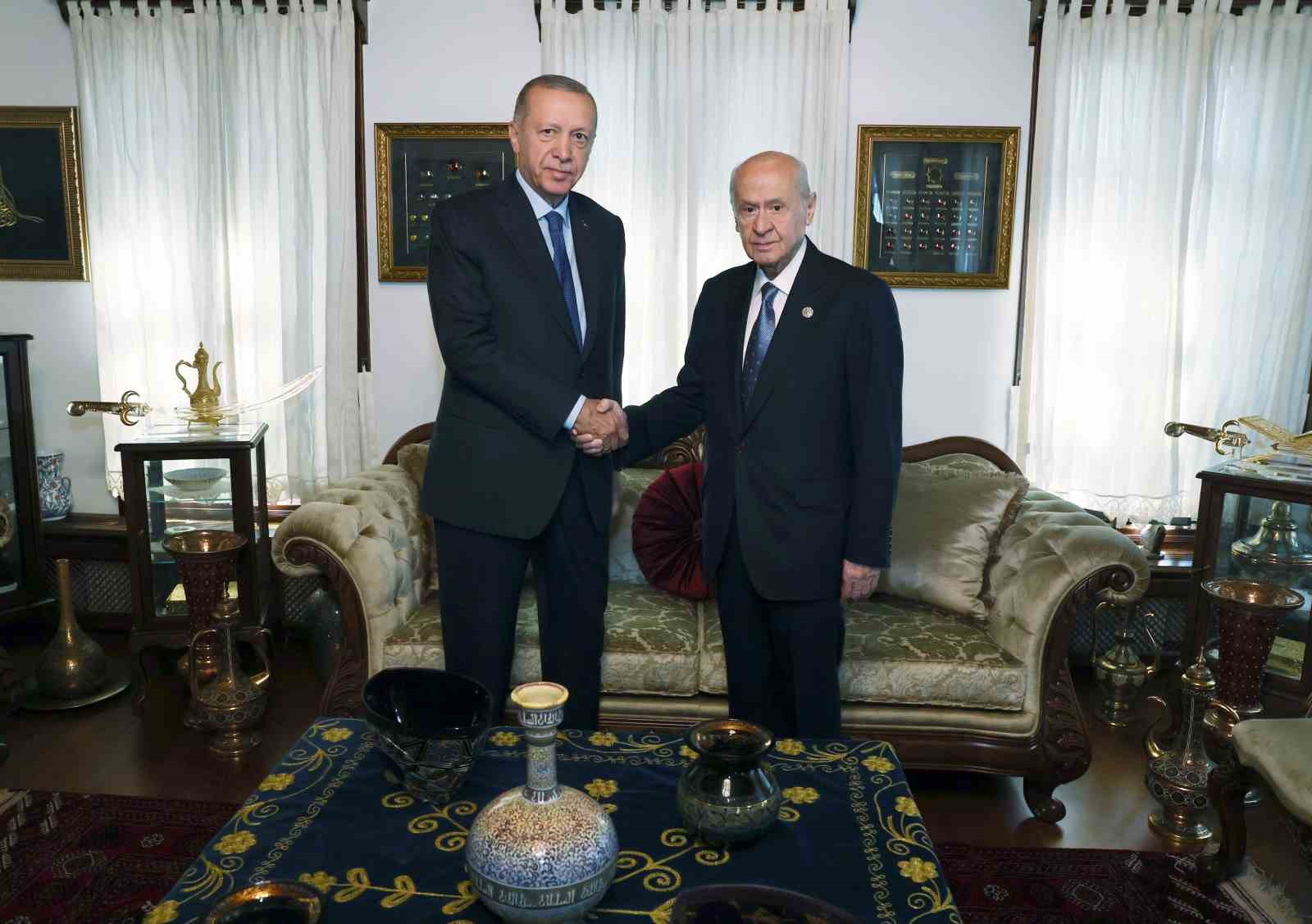 Cumhurbaşkanı Erdoğan, MHP Genel Başkanı Bahçeli ile görüştü CUMHURBAŞKANI RECEP TAYYİP ERDOĞAN, MHP GENEL BAŞKANI DEVLET BAHÇELİ’Yİ KONUTUNDA