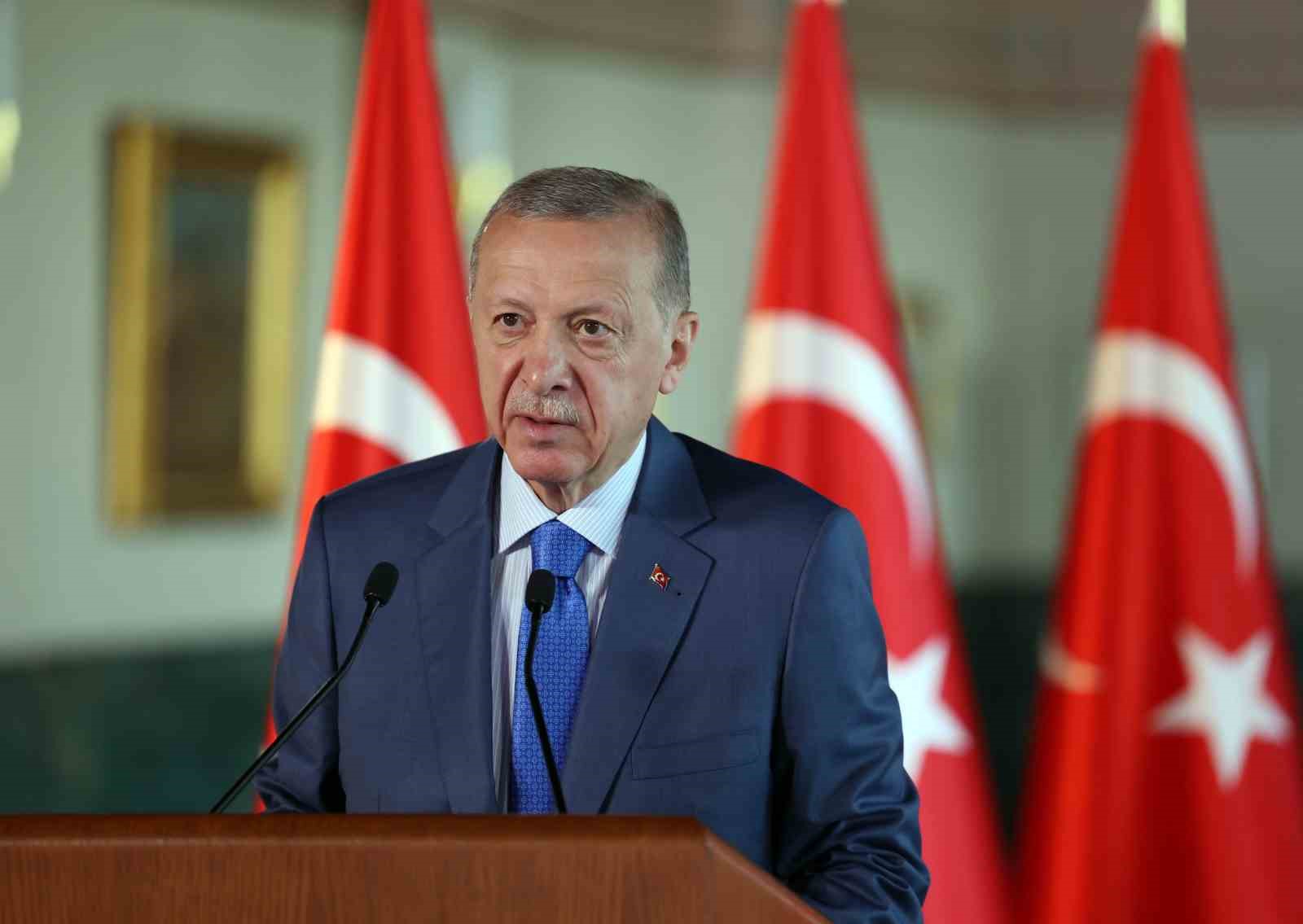 Cumhurbaşkanı Erdoğan’dan muhalefete kentsel dönüşüm eleştirisi CUMHURBAŞKANI RECEP TAYYİP ERDOĞAN, CANLI BAĞLANTI İLE KAHRAMANMARAŞ'TAKİ KENTSEL DÖNÜŞÜM