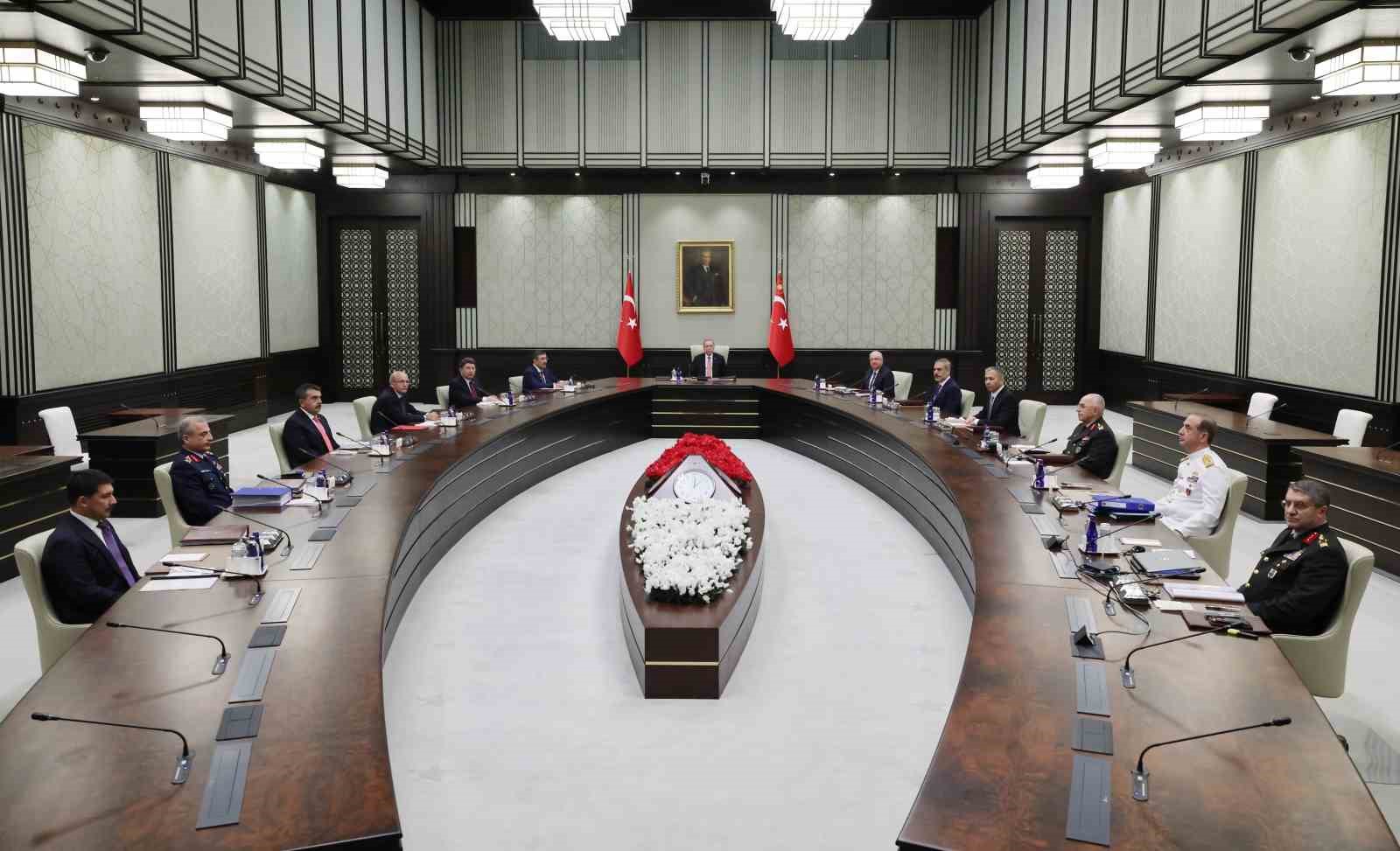 Cumhurbaşkanı Recep Tayyip Erdoğan başkanlığında gerçekleşen Yüksek Askeri Şura (YAŞ) toplantısı sona erdi. YÜKSEK ASKERİ ŞURA (YAŞ) TOPLANTISI SONA ERDİ.