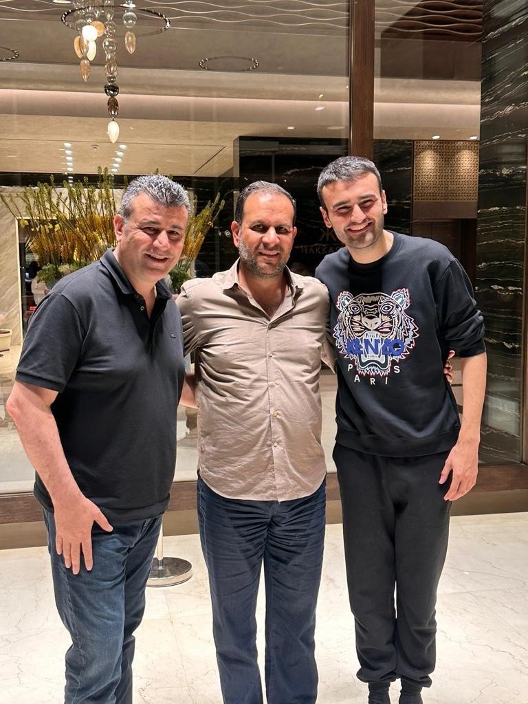 FENOMEN İŞLETMECİ CZN BURAK İLE BİR TAKIM SIKINTILARI OLDUĞU İDDİA