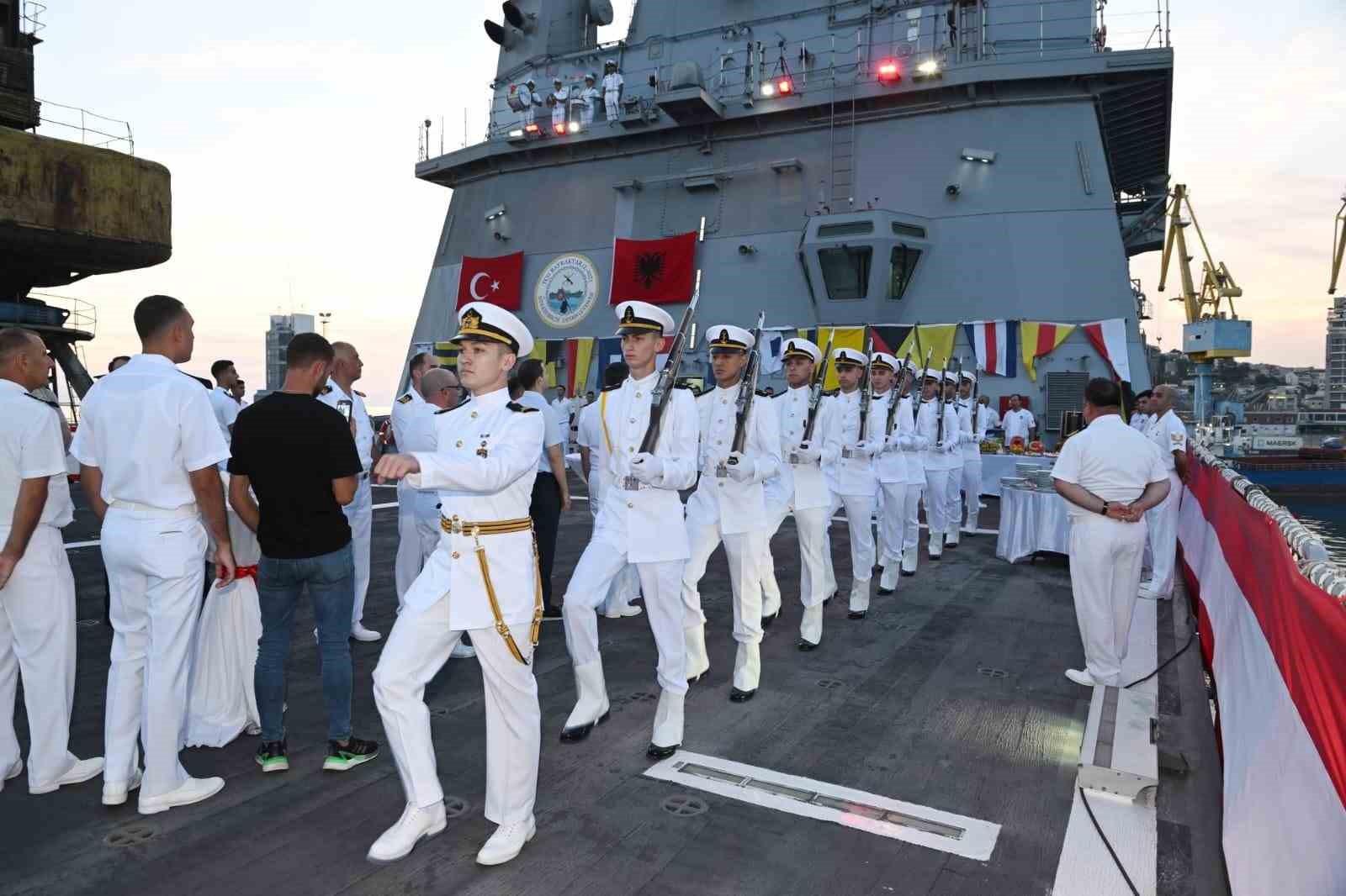 MİLLİ SAVUNMA ÜNİVERSİTESİ DENİZ HARP OKULU ÖĞRENCİLERİ, TCG BAYRAKTAR VE