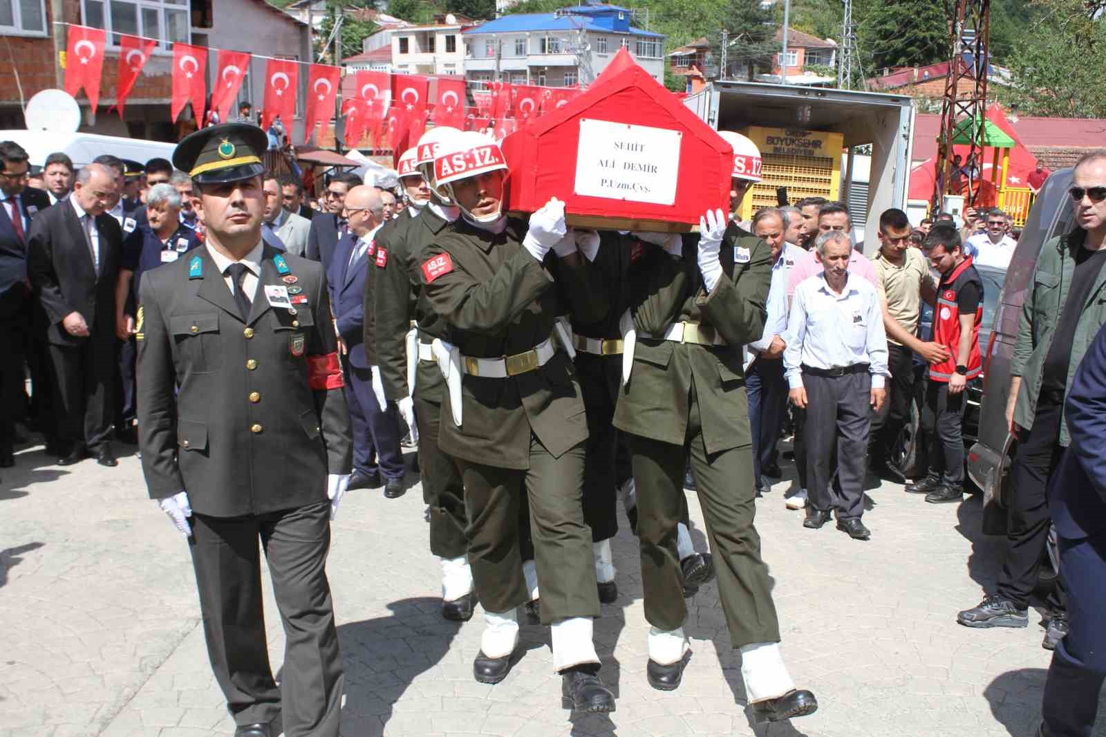 PENÇE-KİLİT OPERASYONU’NDA BÖLÜCÜ TERÖR ÖRGÜTÜ TARAFINDAN AÇILAN TACİZ ATEŞİNDE DOĞUM