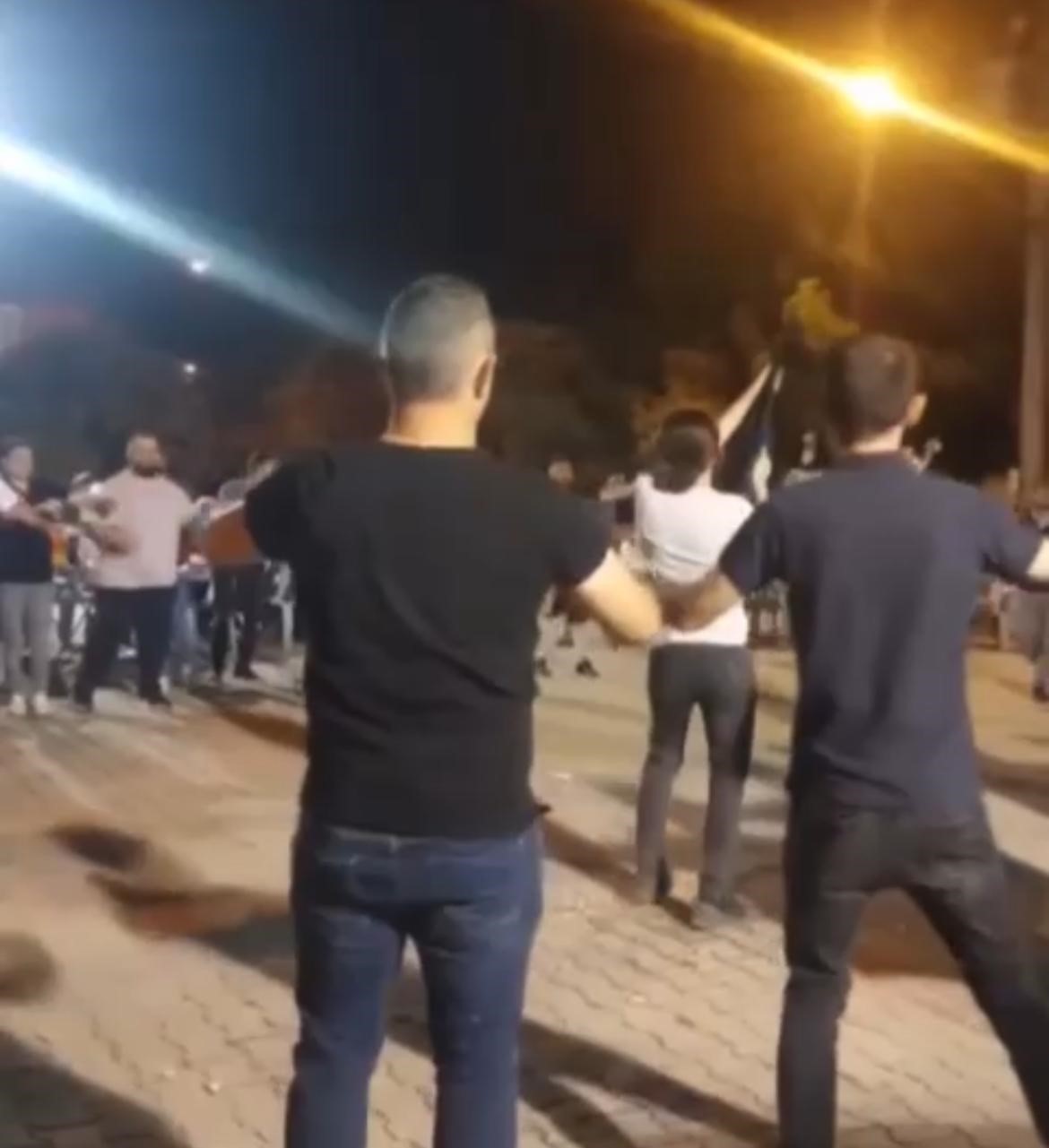 BURSA’NIN YENİŞEHİR İLÇESİNDE DÜĞÜN TÖRENİ İÇİN BİR ARAYA GELEN KALABALIK,