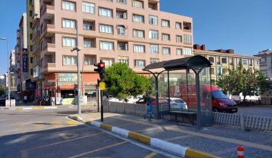 Yolcuları duraktan değil trafik ışıklarından alıyorlar