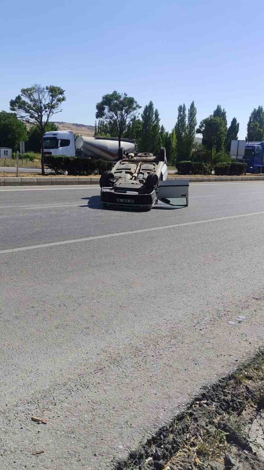 ANKARA’NIN AKYURT  İLÇESİNDE ÇANKIRI KARAYOLUNDA İÇERİSİNDE 3 KİŞİNİN BULUNDUĞU