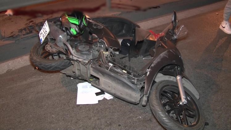 E-5'TE 2 ARAÇ VE 1 MOTOSİKLET KAZAYA KARIŞTI: 1 ÖLÜ