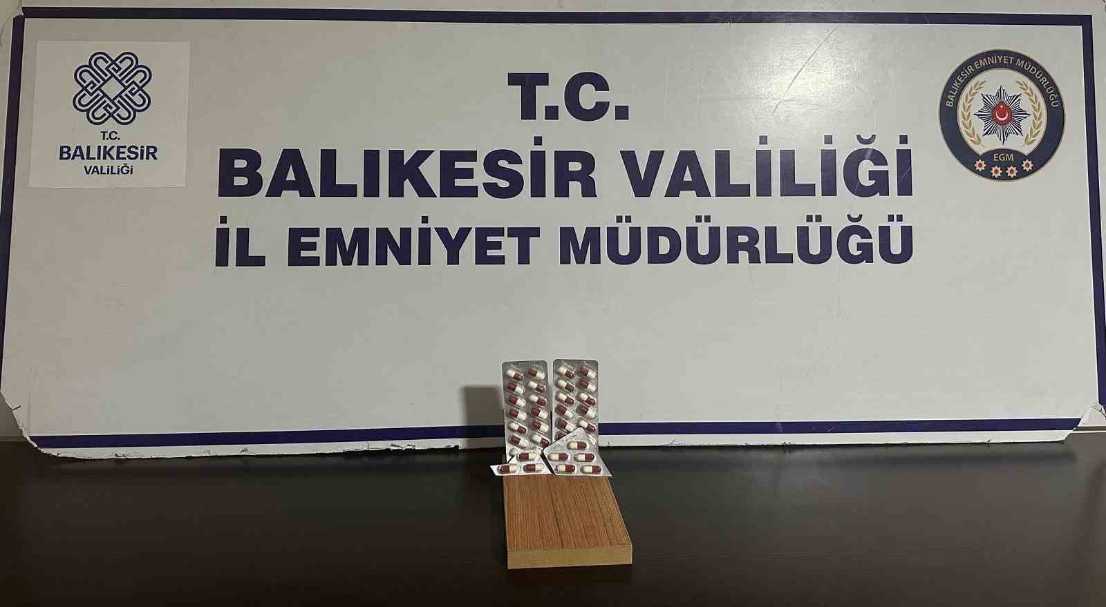 EDREMİT'TE POLİSİN ŞÜPHELİ ŞAHIS VE ARAÇLAR ÜZERİNDE YAPTIĞI ÇALIŞMADA 36