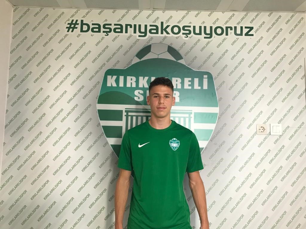 SARIYER’DE GÖSTERDİĞİ PERFORMANSLA BİRÇOK TAKIMIN DİKKATİNİ ÇEKEN 18 YAŞINDAKİ EFE