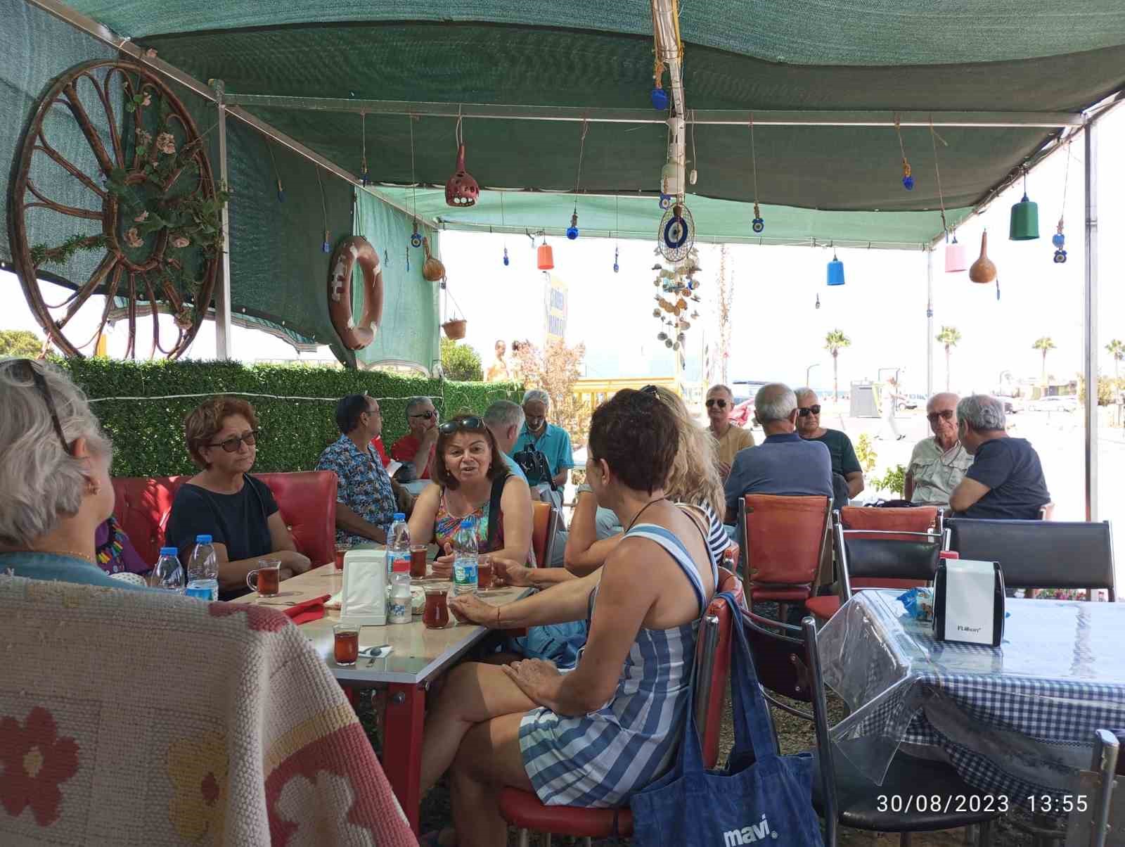 EMEKLİ SUBAYLAR VE EŞLERİ