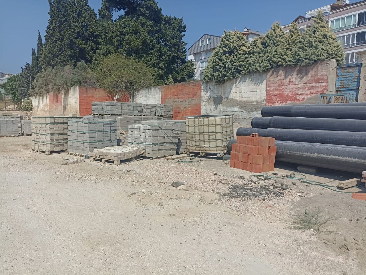 BALIKESİR'İN ERDEK İLÇESİNDE BULUNAN ERDEK 18 EYLÜL STADYUMU GELİŞİ GÜZEL