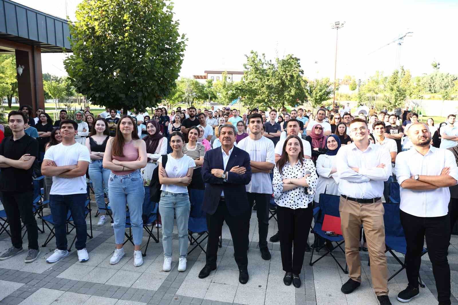 TÜRKİYE’DE BİR İLK OLAN VE 200’DEN FAZLA ESENLERLİ GENÇLE YÜRÜTÜLEN