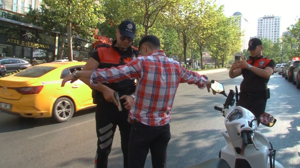ESENYURT’TA POLİS EKİPLERİNİN "ASAYİŞ VE DAR ALAN UYGULAMASI"NDA DURDURULAN MOTOSİKLETLİ