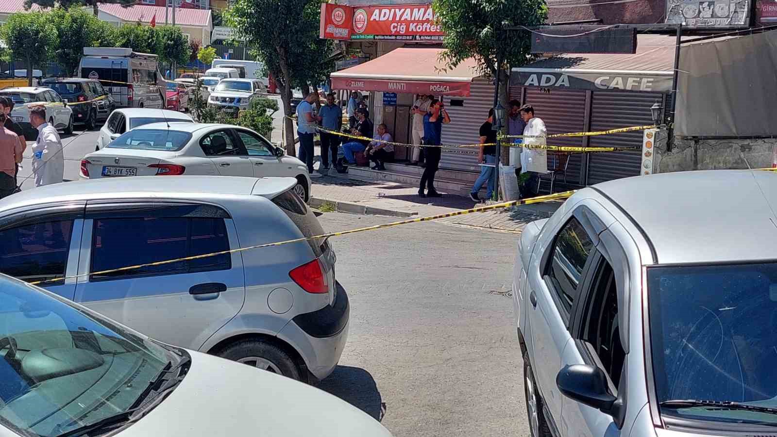 EYÜPSULTAN’DA KAFENİN ÖNÜNE PARK EDEN ARACIN ÇEKMESİNİ İSTEYEN İŞYERİ SAHİBİYLE