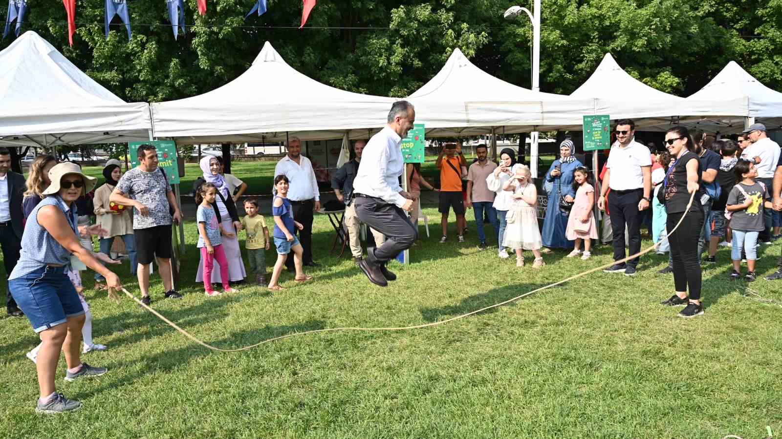 BURSA BÜYÜKŞEHİR BELEDİYESİ, 16.’SI GERÇEKLEŞTİRİLEN SOKAK OYUNLARI ŞENLİĞİ İLE UNUTULMAYA