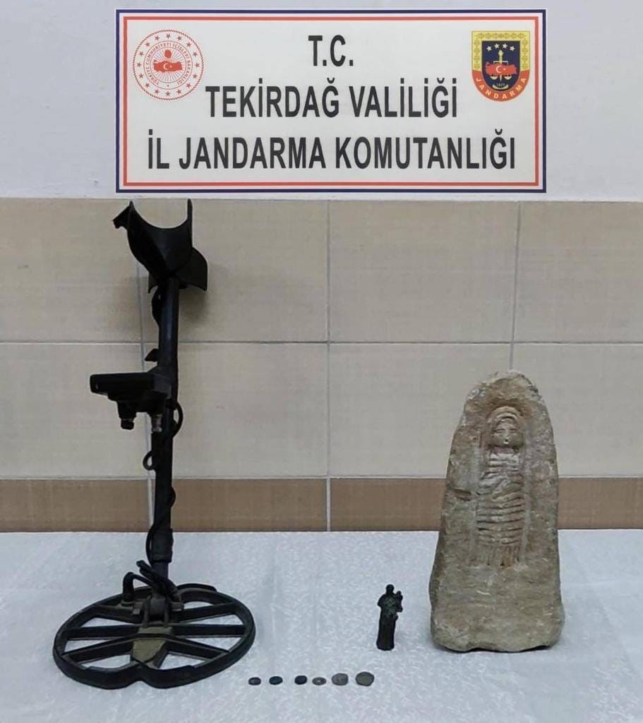 TEKİRDAĞ’IN ŞARKÖY İLÇESİNDE EVİNDEKİ TARİHİ ESER NİTELİĞİNDEKİ ESERLERİ PİYASAYA SÜRMEYE