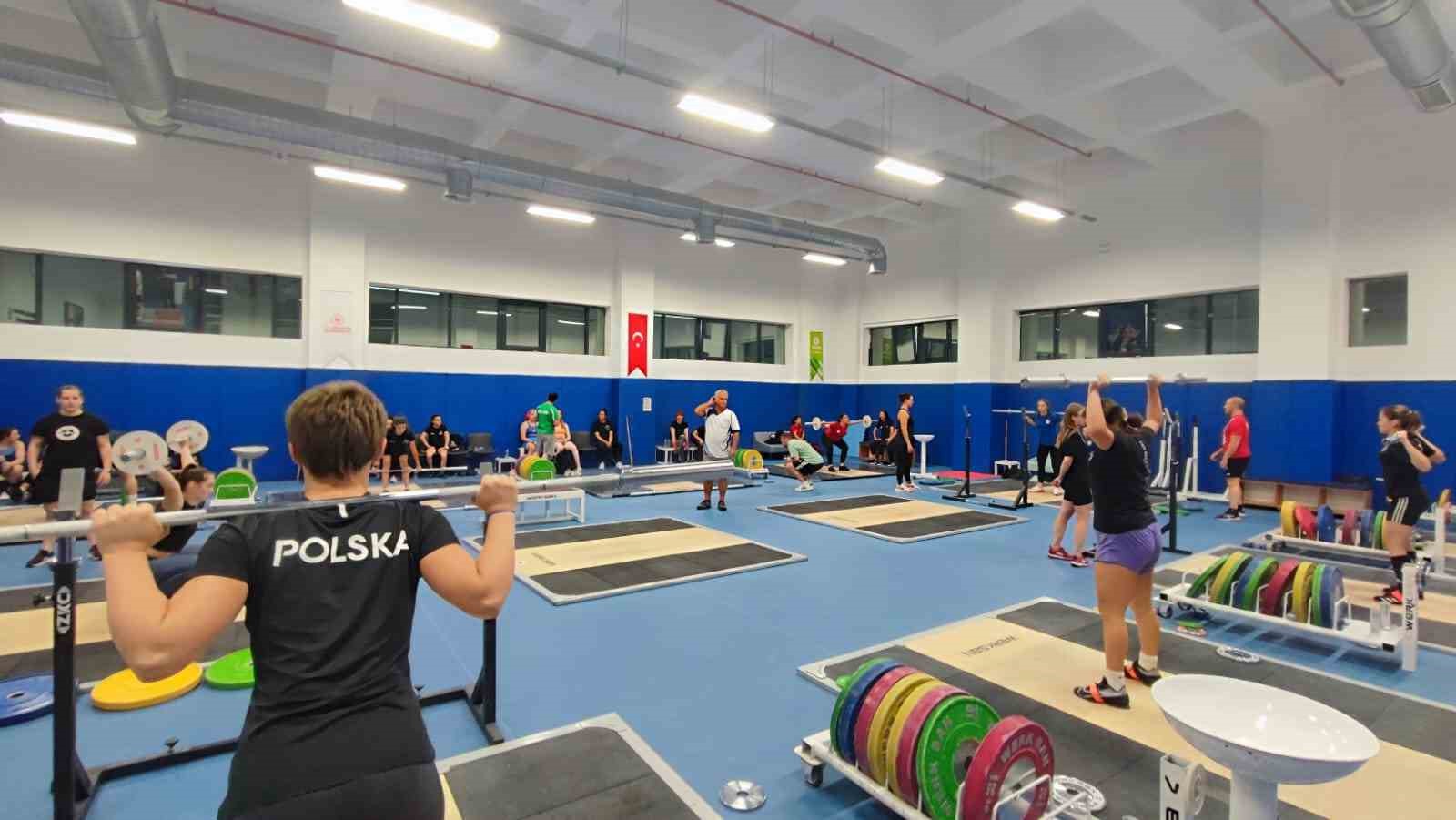 AVRUPA HALTER FEDERASYONU (EWF) TARAFINDAN HER YIL DÜZENLENEN YILDIZLAR EĞİTİM
