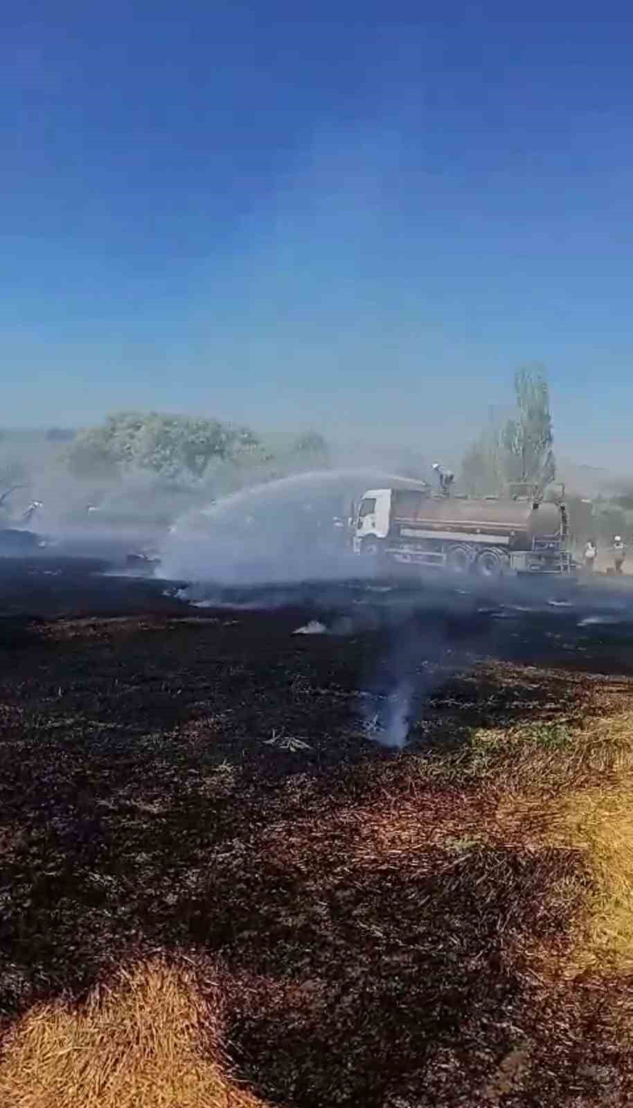 ANKARA’NIN ELMADAĞ İLÇESİNDE BİR FABRİKANIN ÇÖPLÜK ALANINDA ÇIKAN YANGIN ÇEVREDEKİ