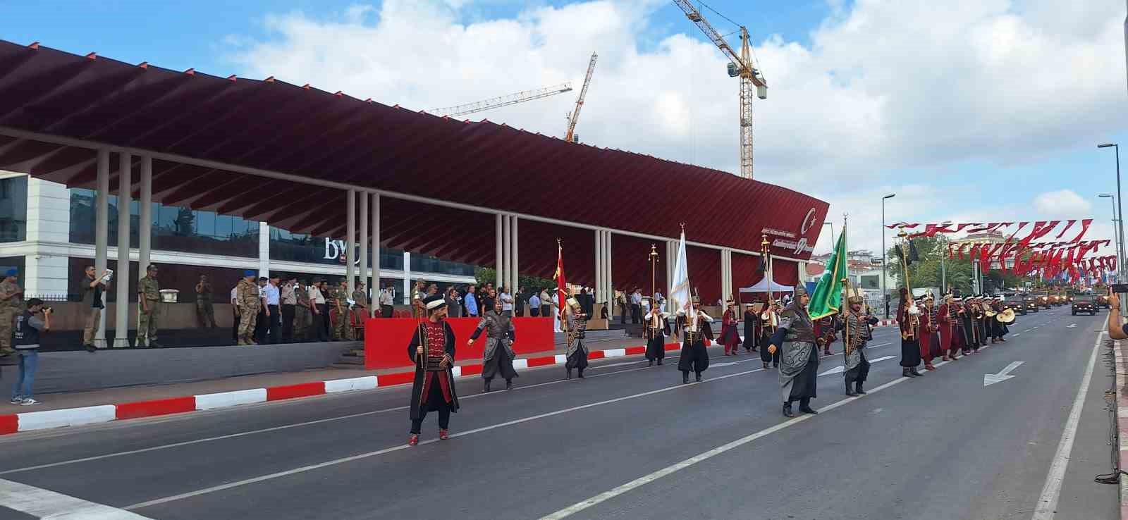 FATİH VATAN CADDESİ'NDE '30 AĞUSTOS ZAFER BAYRAMI' PROVASI YAPILDI