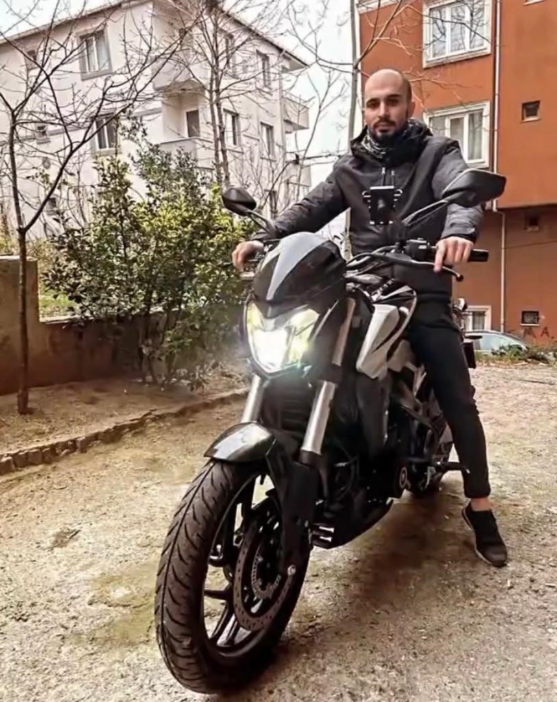 FATİH’TE TİCARİ TAKSİYLE ÇARPIŞAN MOTOSİKLET SÜRÜCÜSÜ 25 YAŞINDAKİ ONUR KADIOĞLU,