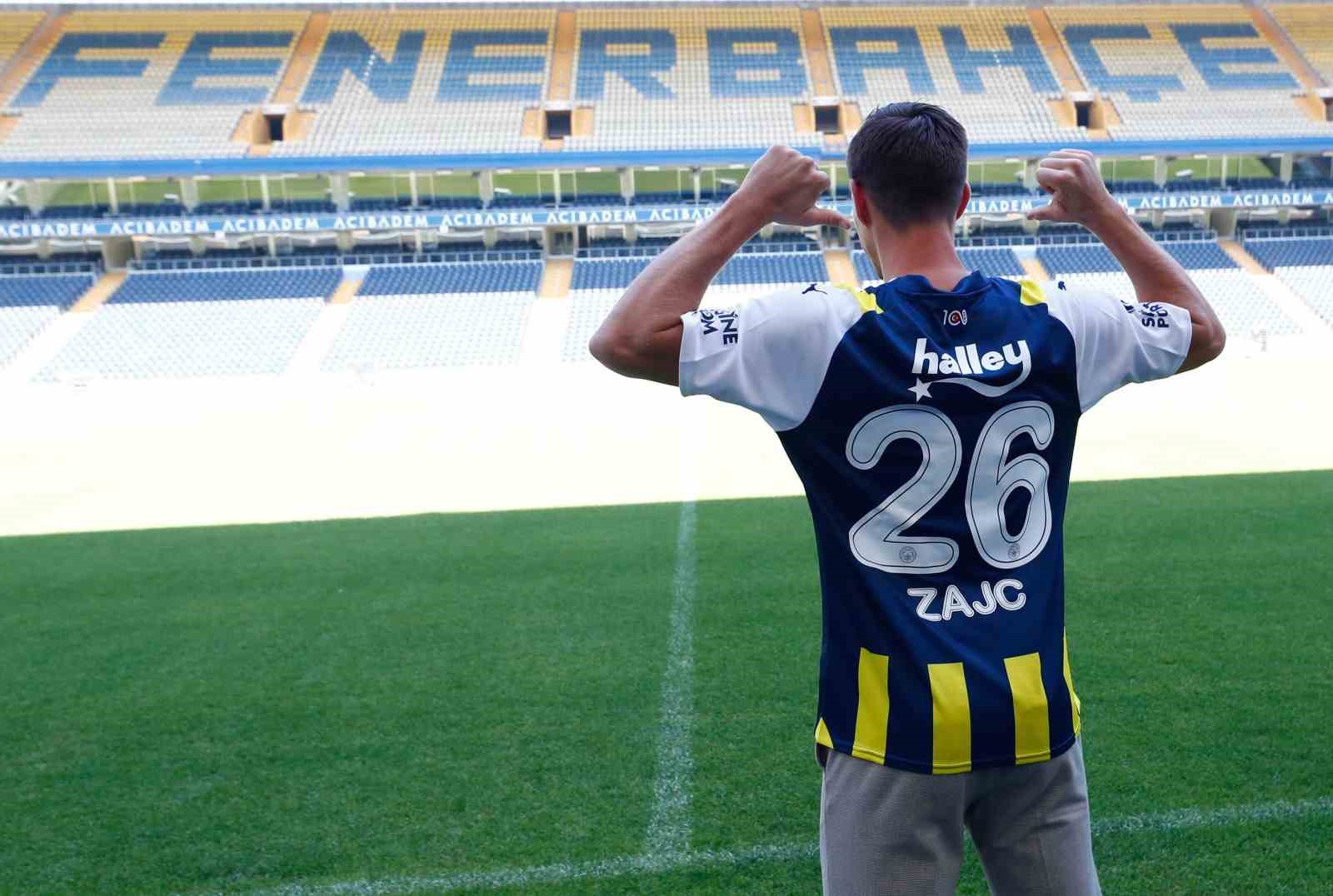 FENERBAHÇE, 2018-2019 SEZONUNDAN BU YANA SARI-LACİVERTLİ FORMAYI GİYEN SLOVEN MİLLİ