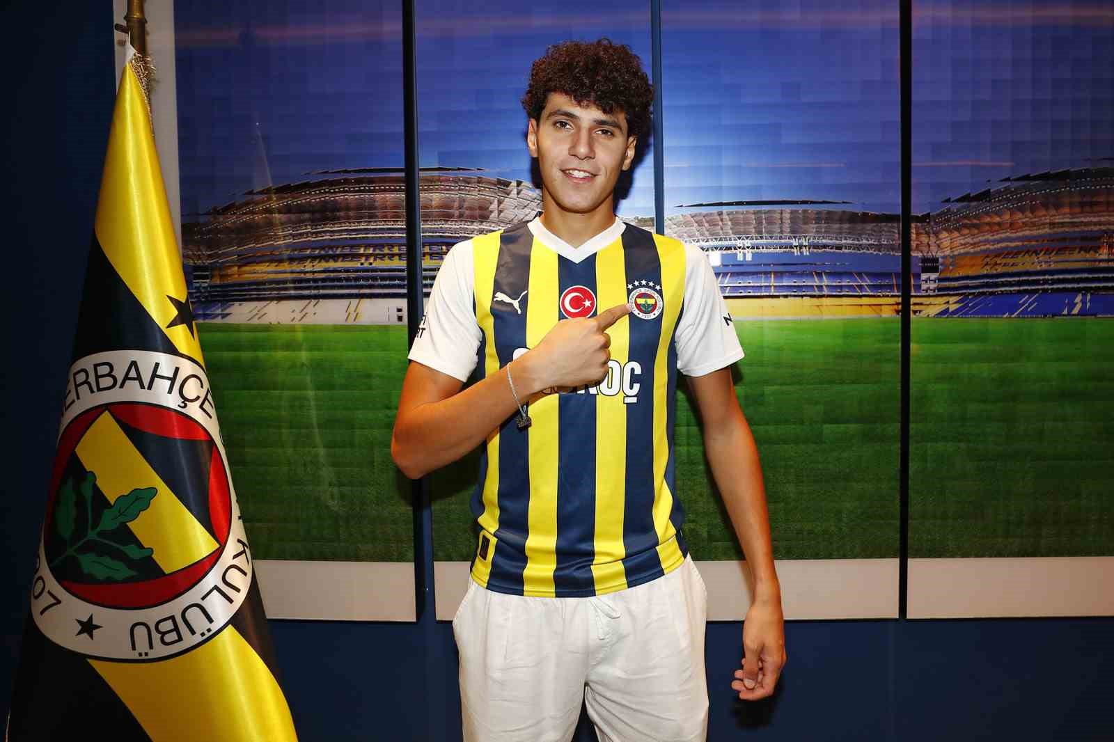 FENERBAHÇE, YENİ TRANSFERİ MISIRLI STOPER OMAR FAYED'İN LİSANSINI ÇIKARTTI.