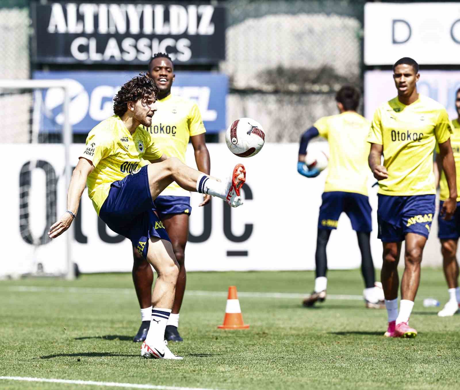 FENERBAHÇE YARIN DEPLASMANDA SAMSUNSPOR İLE OYNAYACAĞI MAÇIN HAZIRLIKLARINI SABAH SAATLERİNDE