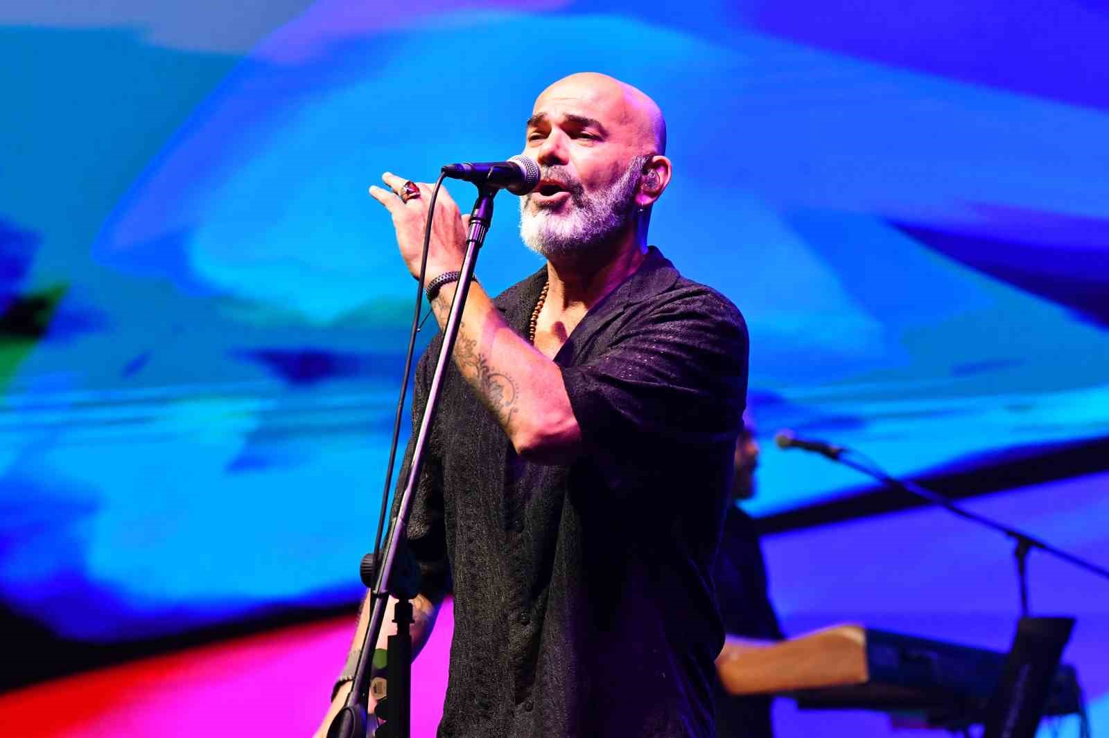 FESTİVAL, KONUK ÜLKELERİN DANS GÖSTERİLERİNİN ARDINDAN SAHNE ALAN YÜKSEK SADAKAT